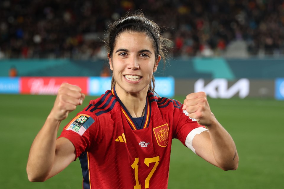 Who is footballer Alba Redondo?