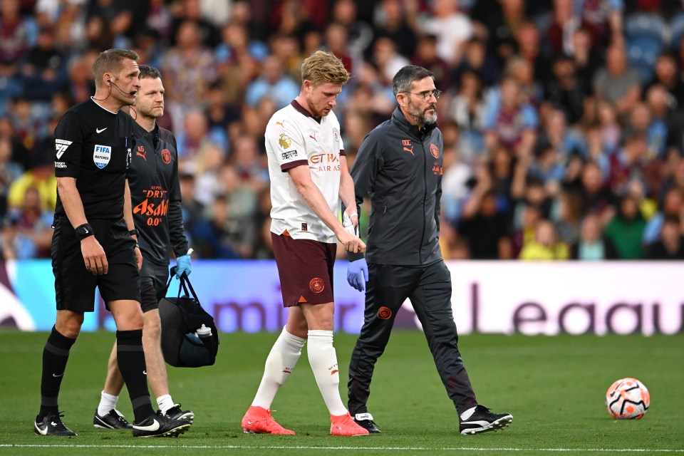 Kevin de Bruyne hobbles off injured just 22 minutes into season in huge Man City title blow