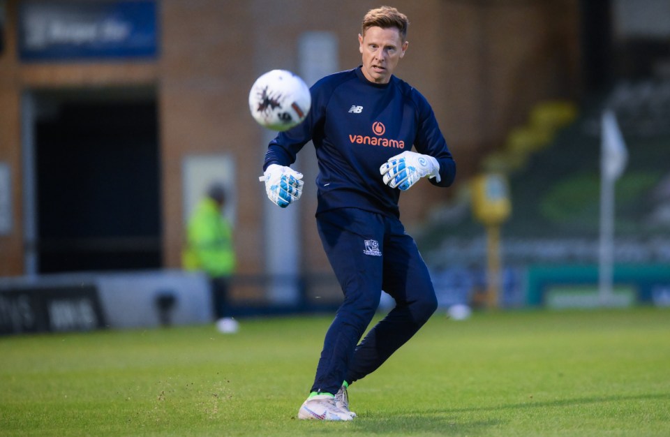 Crisis club Southend United sign former Premier League star as emergency free transfer minutes before handing him debut
