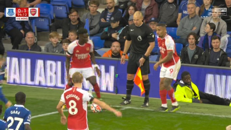 Gary Neville spots ‘interesting’ Arsenal tactic that causes rival fans to boo as they use it in Everton win