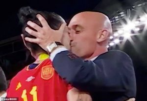 Kissing Scandal: Spanish Footballers End Boycott