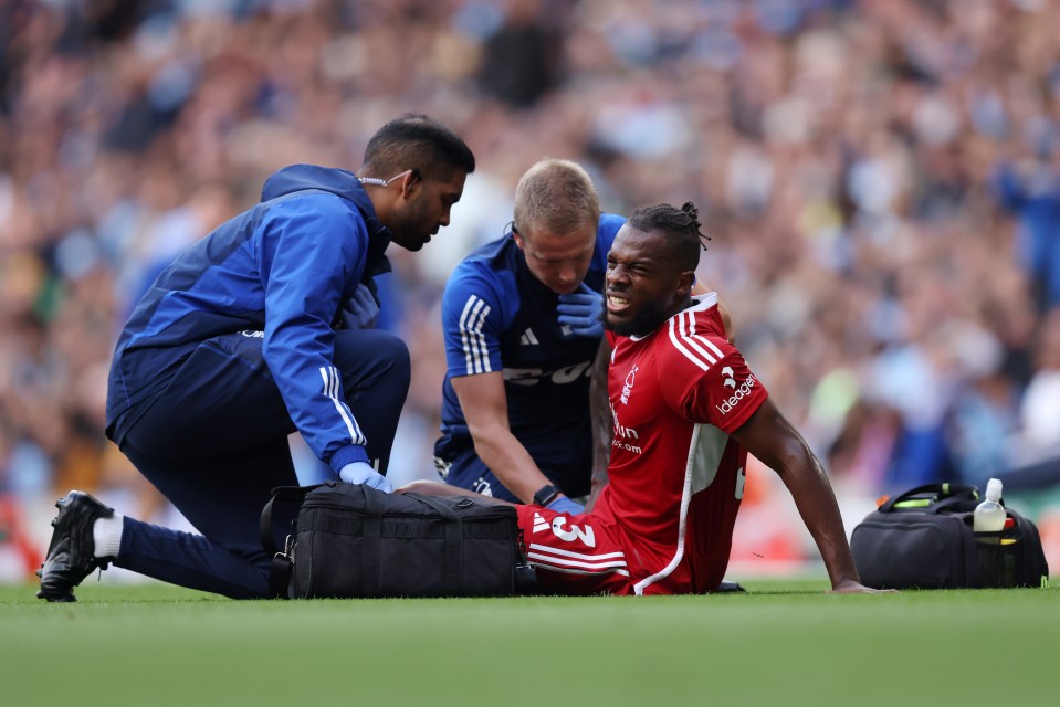 On-loan Arsenal star forced off injured during Nottingham Forest horror show at Man City