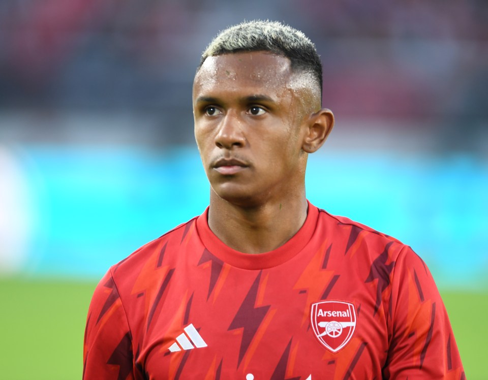 Arsenal fans say ‘we’re finally starting to act serious’ as astonishing clause is included in departing star’s transfer