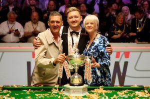 Emotional Kyren Wilson reveals his mum postponed breast cancer operation to watch him in World Snooker at the Crucible