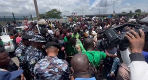 #FearlessInOctober Protest: Police Show Solidarity By Distributing Water To Lagos Protesters (Video)