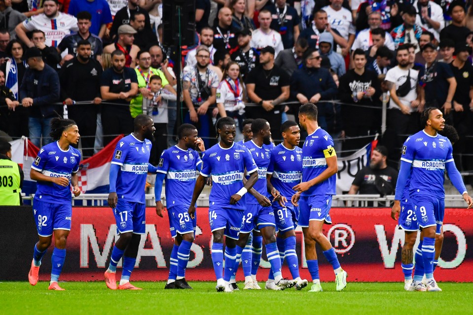 Ligue 1 captain hands referee document during match in unprecedented move to exploit little-known ‘replay’ rule