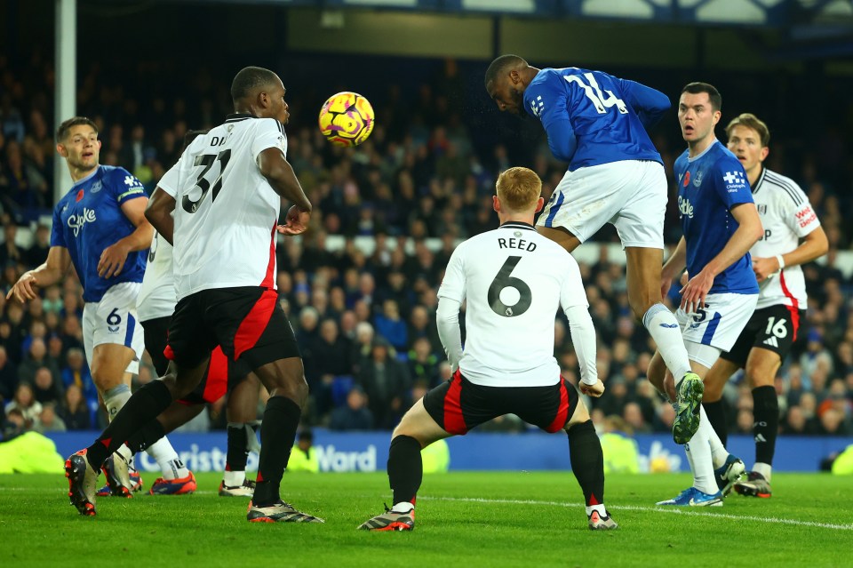 Everton 1 Fulham 1: Alex Iwobi’s fine strike against former club cancelled out by forgotten £26million striker