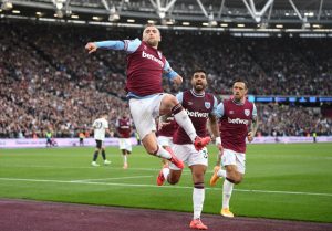 West Ham 2 Man Utd 1: Jarrod Bowen’s late penalty after hugely controversial penalty inflicts more pressure on ten Hag