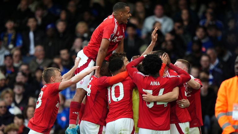 Chelsea held by 10-man Nottingham Forest at Stamford Bridge