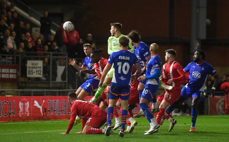 Goalkeeper on loan from Premier League side SCORES dramatic 99th-minute equaliser in FA Cup 2nd round clash