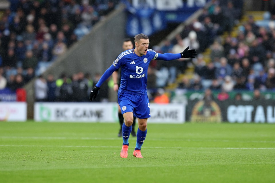 Fans ask ‘how can anyone hate him?’ after spotting what Jamie Vardy did in tunnel before Chelsea clash