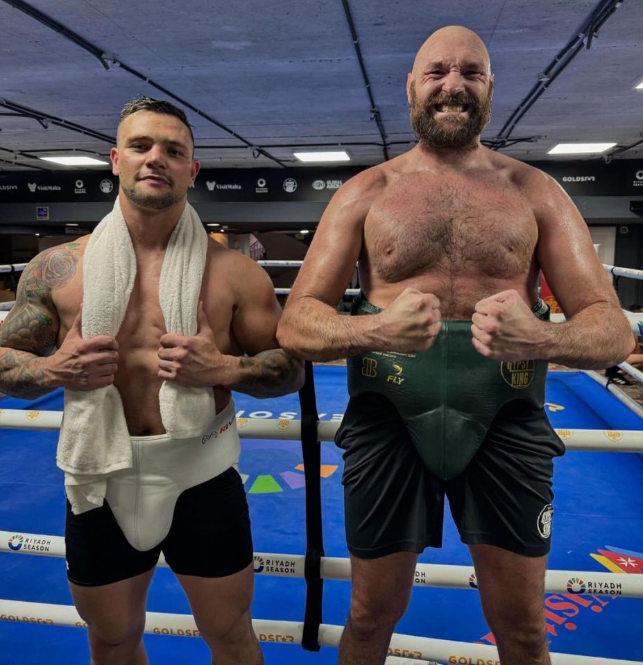 Tyson Fury looks huge in new training pics as fans come up with theory for Oleksandr Usyk rematch