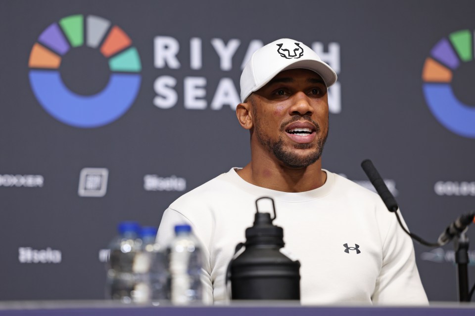 Anthony Joshua posts one-word response to Tyson Fury’s defeat to Oleksandr Usyk