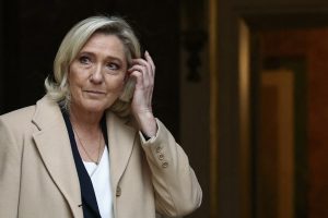 French far right and left join forces to topple government